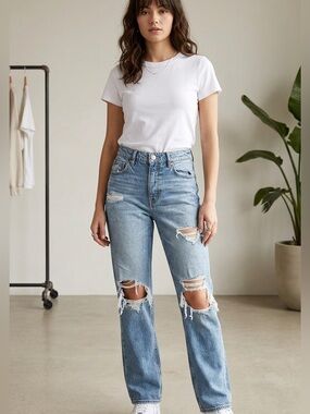 Sz 2 American Eagle Tomgirl Distressed Boyfriend Jeans Regular Blown Out Knee